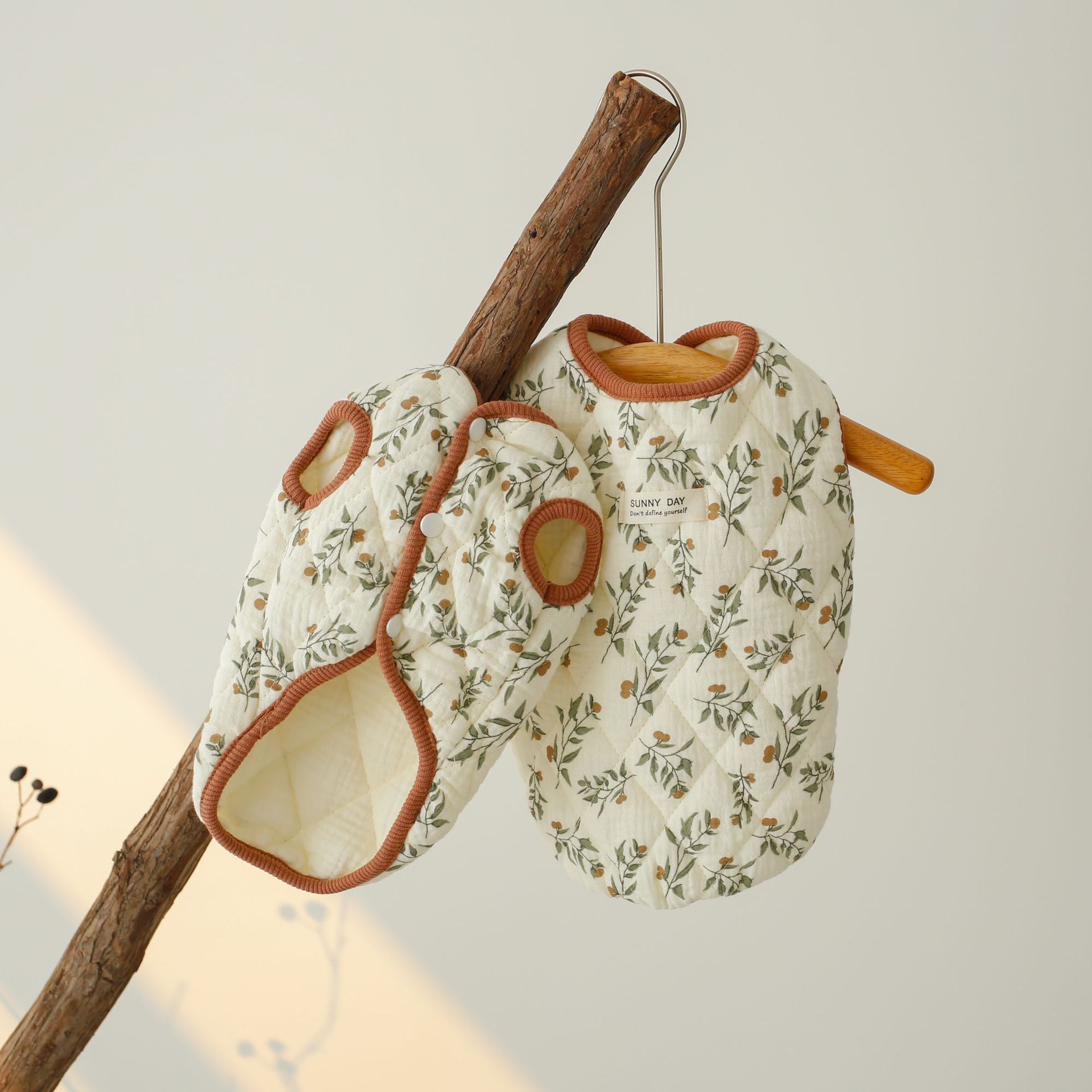 floral zaketaki skulou Floral Καπιτονέ Ζακετάκι “Sunny Day” - Image 1