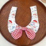 Κόκκινη Bandana Σκύλου με Καρό Φιόγκο & Cute Cartoon Print 🎀 - Image 3