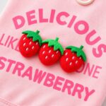 Ροζ Μπλουζάκι Σκύλου Delicious Strawberry με 3D Φράουλες - Image 2