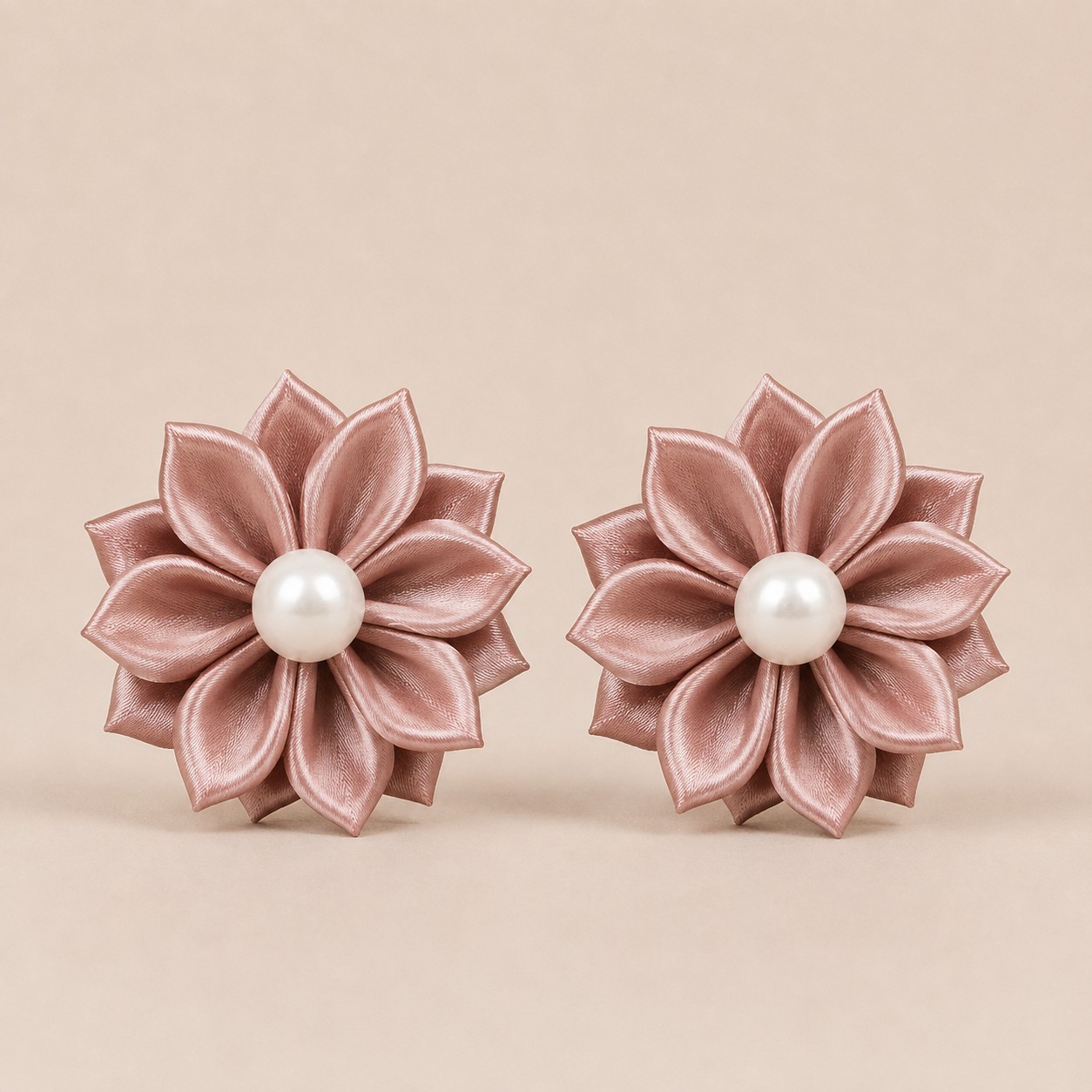 Hairpin_σκύλου_dustyrose_μαργαρίτα_με_πέρλα. Λαστιχάκια Μαλλιών με Λουλούδι & Πέρλα Σετ 2τμχ – Dusty Rose - Image 1